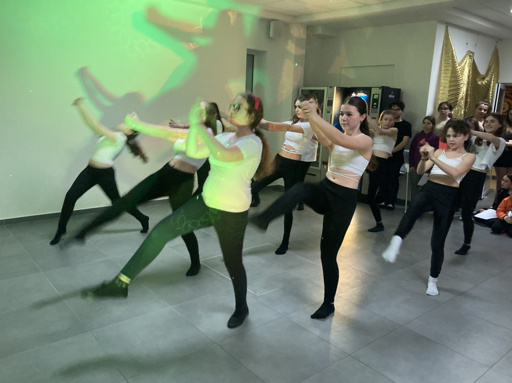Taneční_mix_1 (5).jpeg