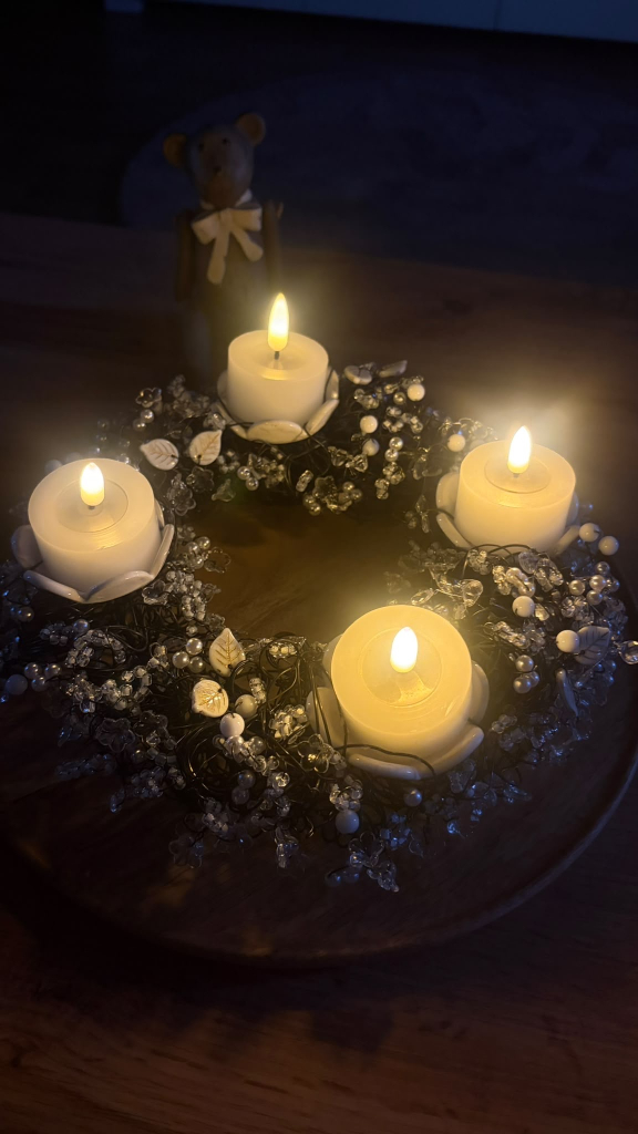 Adventní věnce s duší-krása drátu, skla, korálků a keramiky