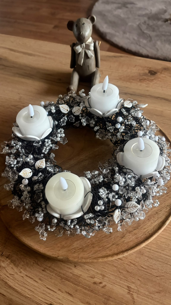 Adventní věnce s duší-krása drátu, skla, korálků a keramiky